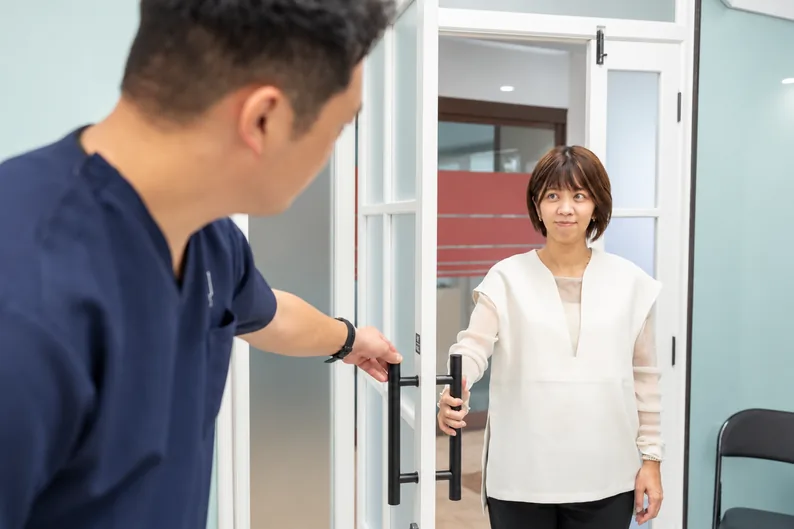 来院時にスタッフが出迎える様子